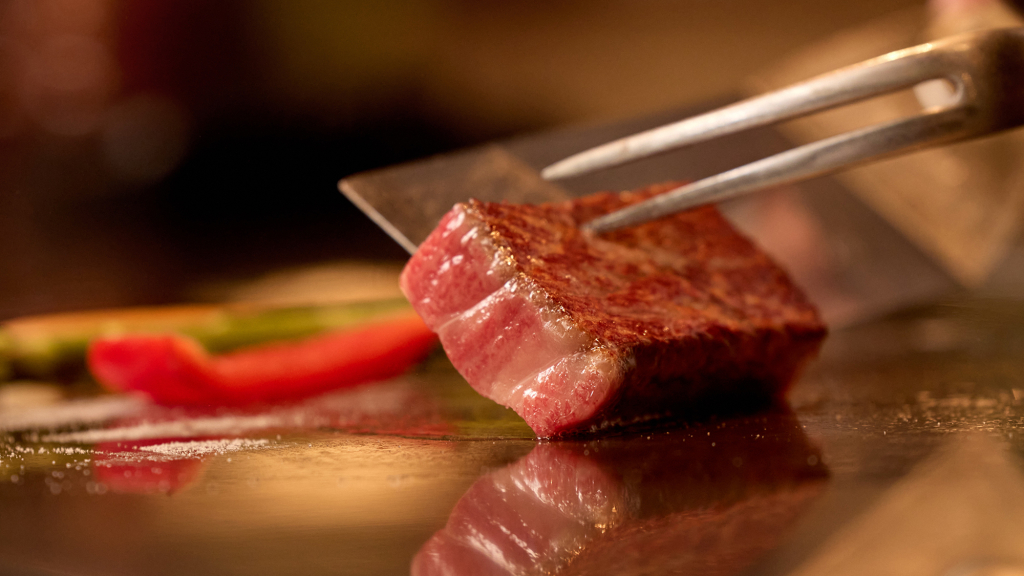 究極の肉汁ショーが開幕！ 匠が繰り出す至高の鉄板焼｜ヒルズライフ