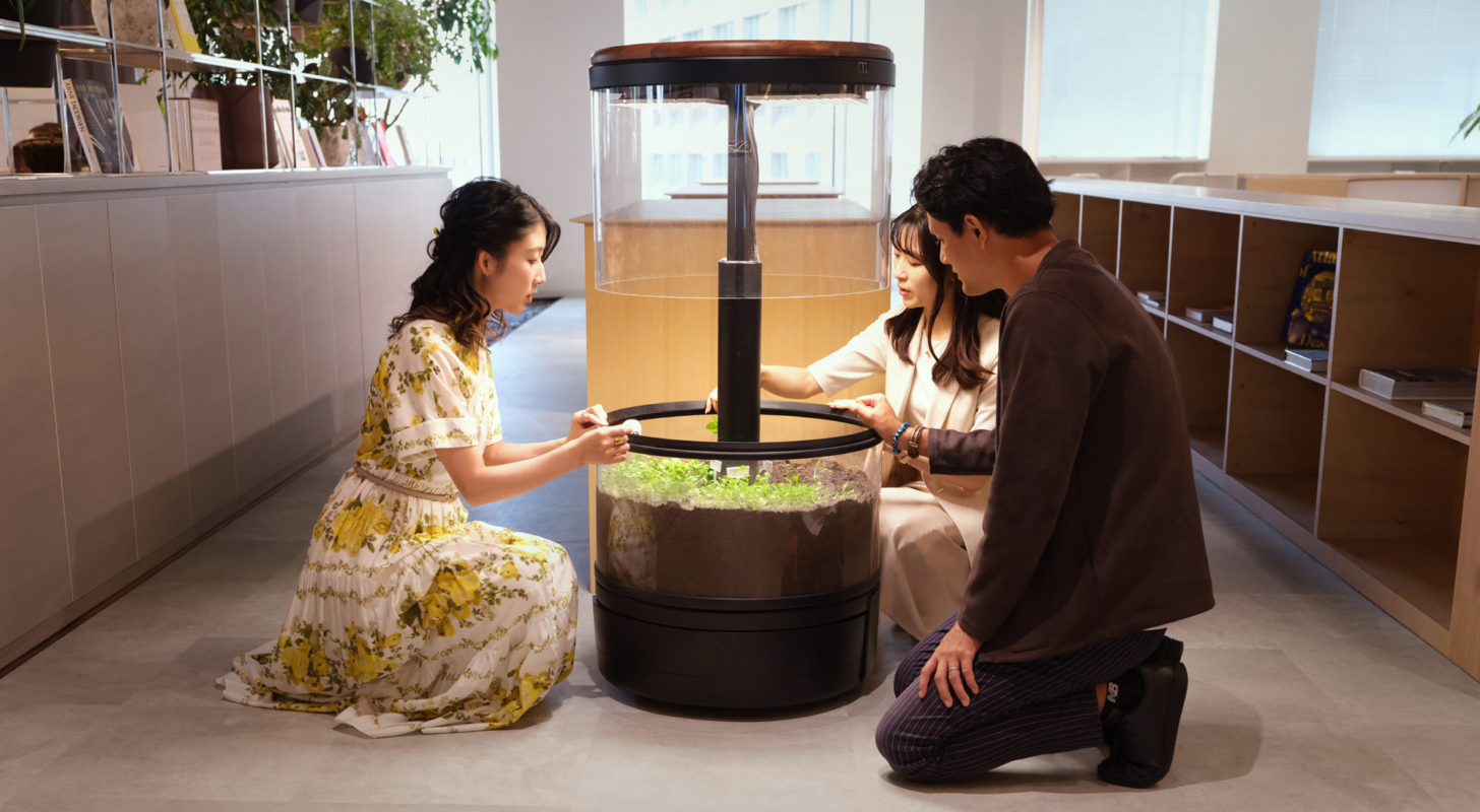 インテリアのサンゲツが、アーバンファーミングの実証実験を開始。オフィスでのコミュニケーションを促す“農体験”とは?——サンゲツ × WiL 三吉香留菜