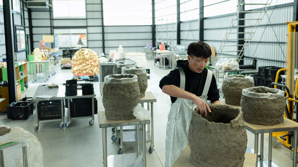 伝統をベースにした前衛陶芸——桑田卓郎の世界｜ヒルズライフ HILLS LIFE